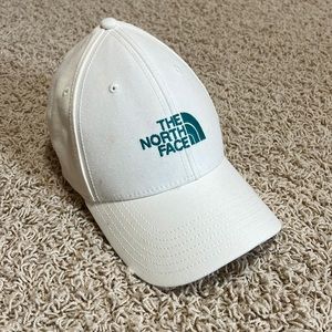 Cream The North Face ball cap